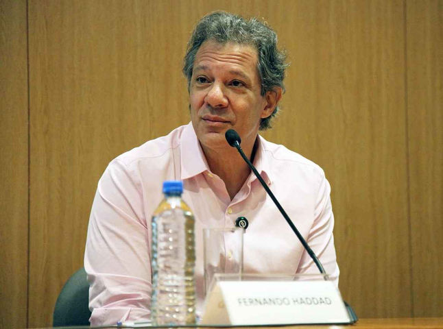 Haddad chama privatização da Sabesp de ‘lambança’ e promete reavaliar contrato se eleito