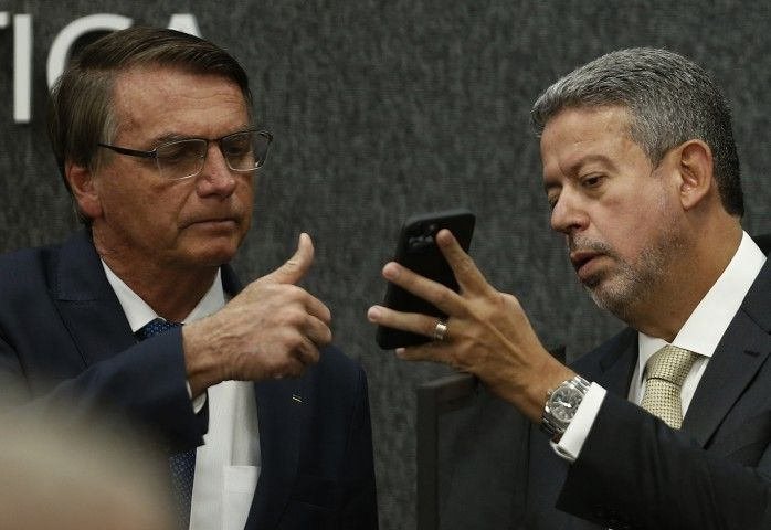 Lira aposta em ser o 'segundo voto' ao Senado em Alagoas e se aproxima de Bolsonaro sem se afastar de Lula