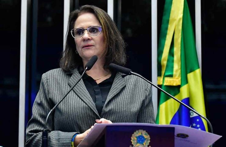Após 'ataques da direita', Damares decide deixar equipe de plano de governo de Flávio: 'Já fiz o que era preciso'