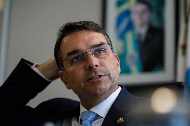 Após anunciar pré-candidatura ao Planalto, Flávio Bolsonaro pede ‘união da direita’ e cobra aprovação da anistia