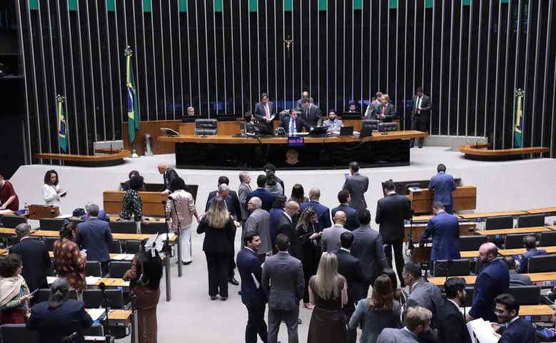 Agendas de Janja e viagem de Lula: Câmara aprova projeto que proíbe sigilo sobre dados públicos