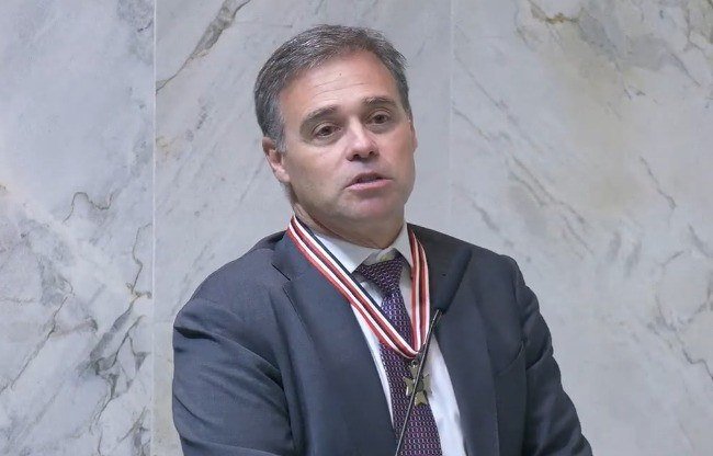 André Mendonça afirma que magistrados precisam de 'grau de contenção a mais'