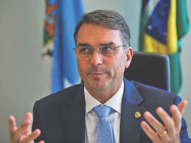 Flávio Bolsonaro patina ao buscar palanques para o PL no Nordeste, reduto de Lula