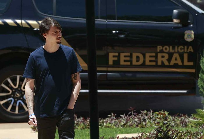 Em visita a Bolsonaro, Jair Renan diz que pai se sente injustiçado e continua com crises de soluços