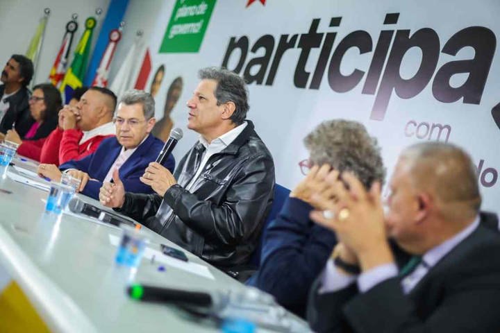 Bolsonaristas estão 'de cabeça baixa' com Trump e caso Master, diz Haddad