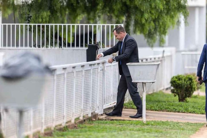 Mauro Cid tira tornozeleira eletrônica após audiência no STF