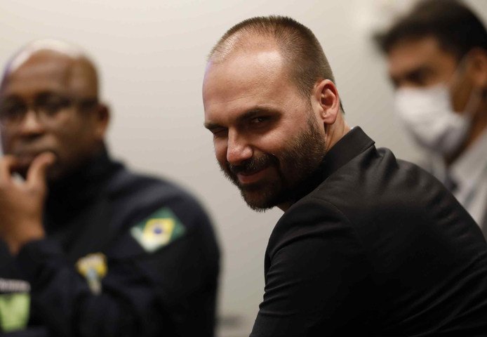 Zambelli, Eduardo e Ramagem: como estratégia de 'fuga' de aliados ajudou a levar Bolsonaro à prisão