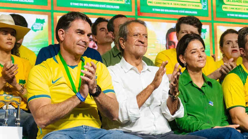 Flávio volta a citar possibilidade de ter vice mulher após desgaste com Michelle