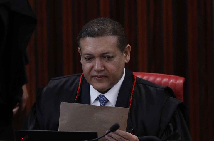 Nunes Marques determina manifestação da PGR sobre pedido de Bolsonaro para rever condenação na trama golpista