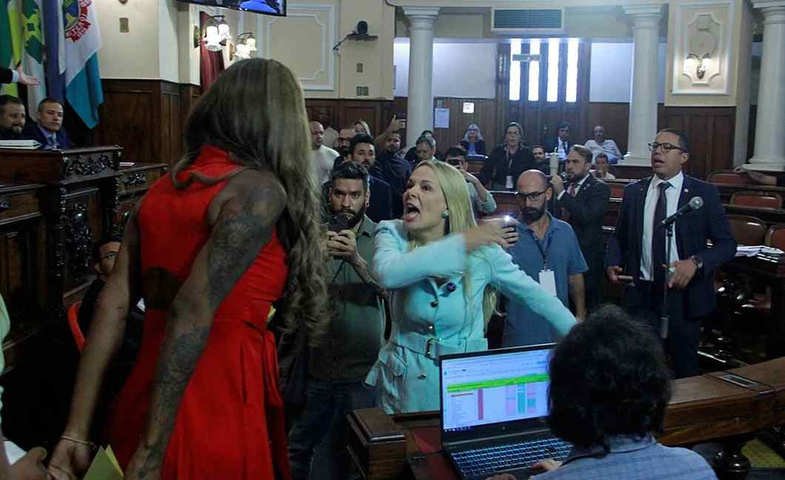 'Parece que é crime no Brasil ser branco': vereadora que criticou homenagem a Ludmilla cita fatos 'descontextualizados'