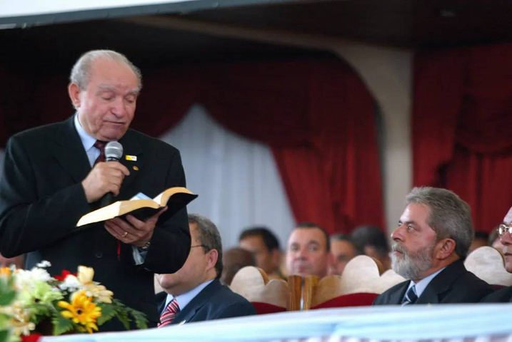 Lula com Manoel Ferreira em 2005 — Foto: Marcelo Carnaval