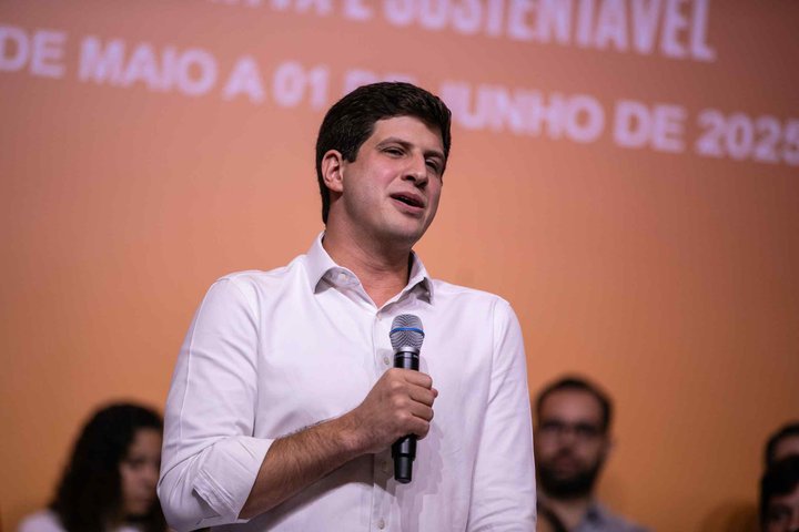 João Campos é alvo de pedido de impeachment após polêmica sobre nomeação de filho de procuradora e juiz em vaga para PcD