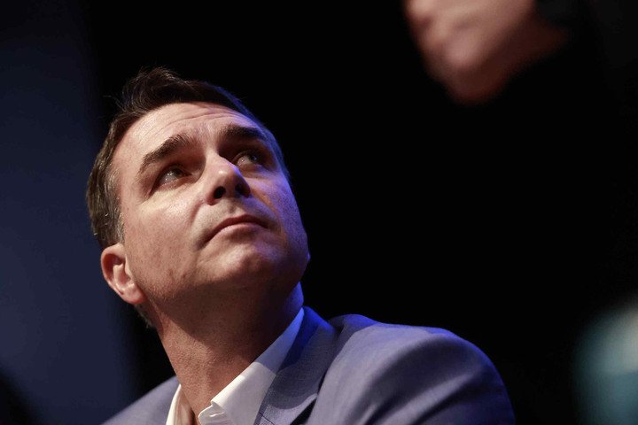 PT monta força-tarefa para criar conteúdo para as redes sobre envolvimento de Flávio com Vorcaro