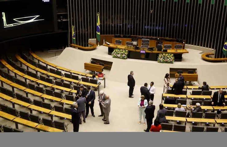 Segurança da Câmara barra tentativa de acesso com canivete e arma de choque