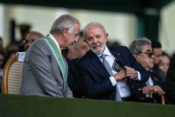Lula se reúne com ministro da Defesa, que não deve permanecer em novo governo