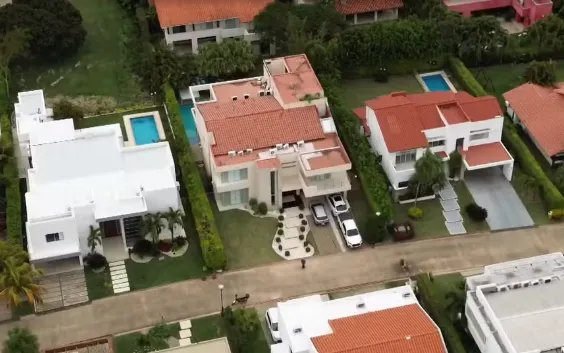 Sérgio Luiz de Freitas Filho vive livre em Santa Cruz de la Sierra, na Bolívia — Foto: Reprodução/TV Globo