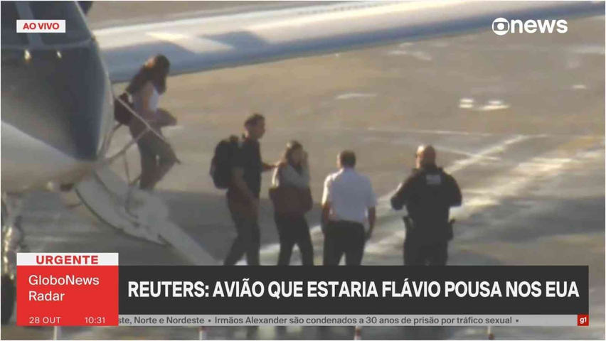 Voo com Flávio Bolsonaro e familiares pousa em Miami, nos EUA