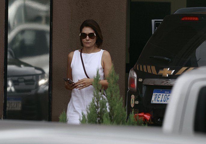 Defesa de Bolsonaro pede autorização permanente para visitas de Michelle