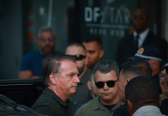 Moraes autoriza cirurgia de Bolsonaro, mas nega prisão domiciliar