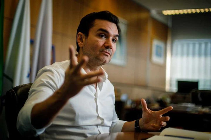 Após ser suspenso, Sabino troca farpas com Caiado e diz que permanência no União Brasil 'ficou insustentável'