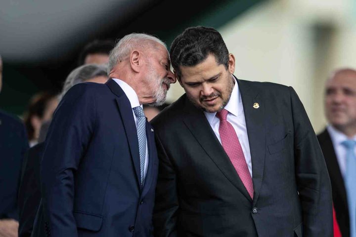 Em jantar para selar reaproximação, Lula e Alcolumbre deixam discussão sobre 6x1 para depois das eleições