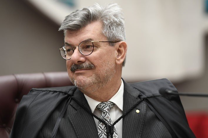 STJ condena Buzzi à perda do cargo após acusações de assédio e importunação sexual