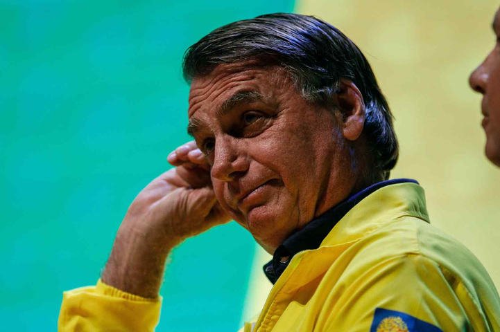 Defesa pede para Bolsonaro ir a hospital em Brasília após ex-presidente cair e bater cabeça em prisão na PF