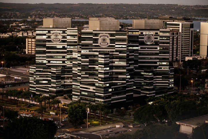 Fraude no INSS: deputada do Ceará é alvo de operação da PF e terá de usar tornozeleira eletrônica