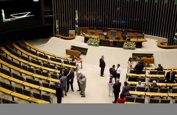 Câmara instala comissão sobre redução da maioridade penal, mas proposta deve ficar para depois das eleições