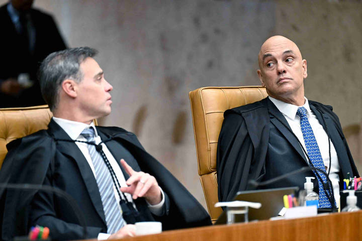 'Luta silenciosa pelo poder' e 'terremoto político': imprensa internacional repercute disputa entre Moraes e Mendonça