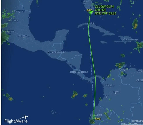 Sites que monitoram tráfefo aéreo mostram rota de voo que levaria Flávio Bolsonaro — Foto: Reprodução