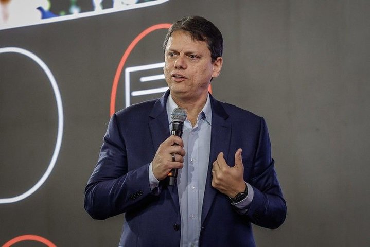 Deputado questiona pagamento de até R$ 2 bilhões de Tarcísio a concessionárias de rodovias em SP
