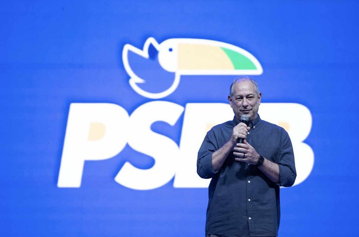 Ciro Gomes faz discurso nacional, mas deixa em aberto se vai disputar Planalto ou governo do Ceará
