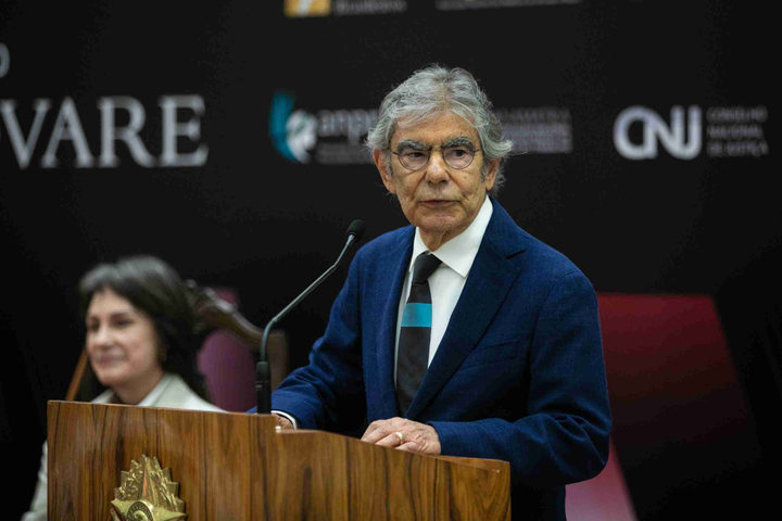 Ayres Britto defende Código de Ética como reação à crise no STF: ‘Cortar na carne quando necessário’