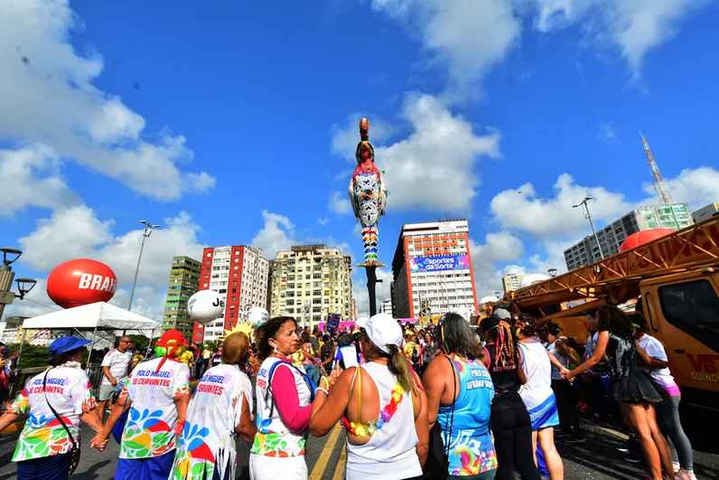 O Galo da Madrugada é um tradicional bloco carnavalesco, considerado o maior do mundo, que desfila durante o carnaval do Recife — Foto: João Carlos Mazella / Fotoarena / Agência O Globo