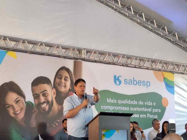 'Tem muitas questões que ele mesmo precisa explicar', diz Tarcísio sobre relação de Flávio com Vorcaro
