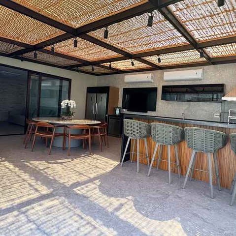 Área gourmet de cobertura usada por Cláudio Castro — Foto: Acervo pessoal/Agência O Globo