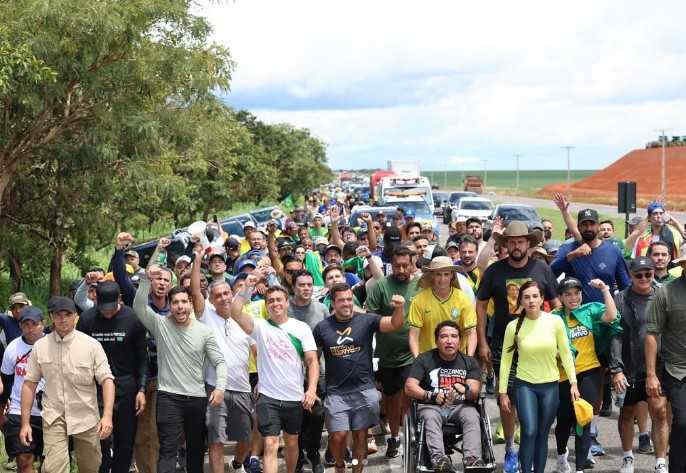 Caminhada de Nikolas reúne cantor, influencers, pastor e políticos; saiba quem participa