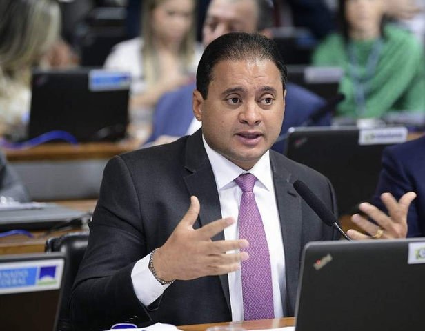Quem é Weverton Rocha, senador alvo de operação da PF em investigação sobre fraude no INSS