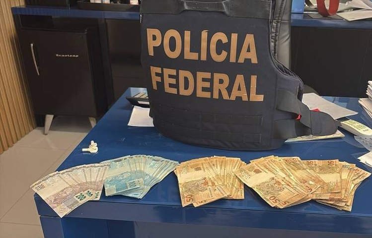 PF apreende maços de dinheiro em operação que apura suspeita de desvio de emenda parlamentar; veja imagens