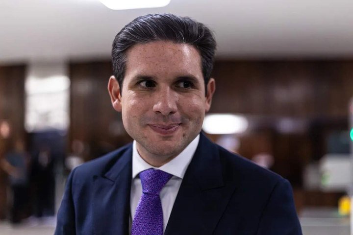 Motta articula proposta para instituir voto distrital misto nas eleições de 2030