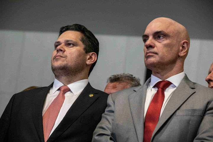 Alcolumbre sai em defesa de ministro e rebate Flávio: ‘Agora culpado de R$ 130 milhões para filme só é Moraes’
