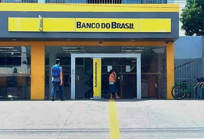 Breno Chaves Pinto foi flagrado entrando na agência do banco — Foto: Reprodução