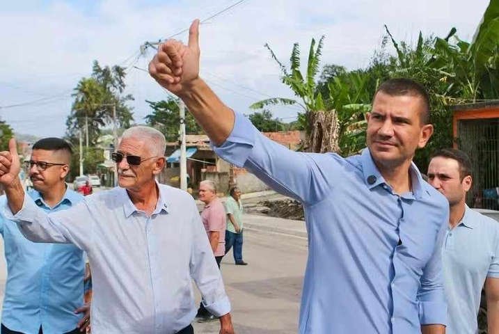 Jogo Político: a 'Carruagem do Além' de São Gonçalo vai ter coragem de enfrentar Paes pelo governo do Rio?
