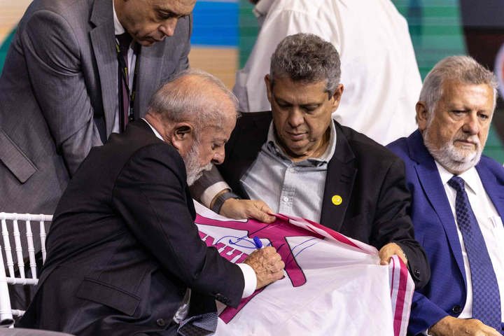 Sem citar Flávio, Lula diz a movimentos sociais para não 'permitir' eleição de quem irá 'destruir' políticas públicas