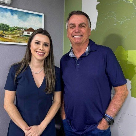 Aliados dizem que Bolsonaro indicou Carol De Toni e Carlos Bolsonaro como candidatos ao Senado em SC
