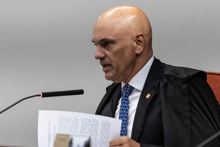Ministros do STF veem como 'grave' e 'difícil' de explicar mensagens entre Moraes e Vorcaro no dia prisão do banqueiro em 2025