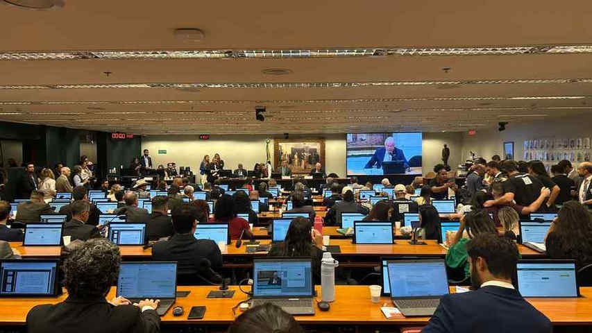 Comissão da Câmara vota PEC que reduz maioridade penal para 16 anos com apoio da oposição, e governo vai atuar contra