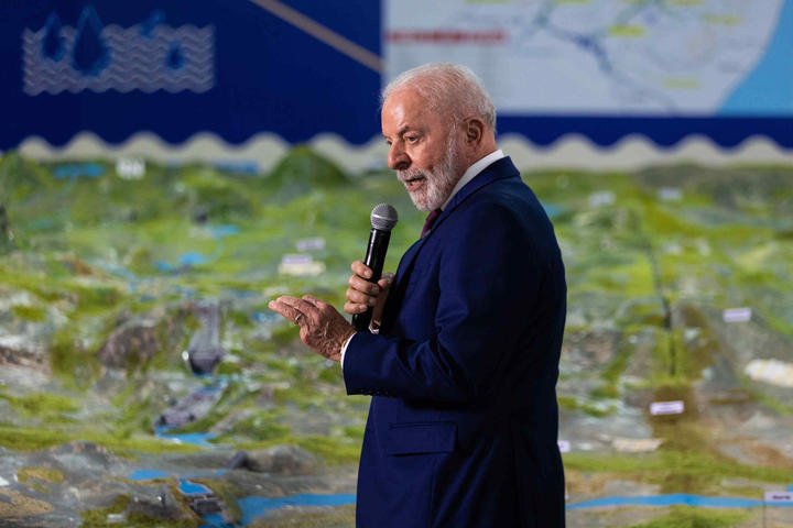 The Economist afirma que Lula não deveria disputar reeleição por ser 'tão idoso' e chama Flávio de 'impopular e ineficaz'