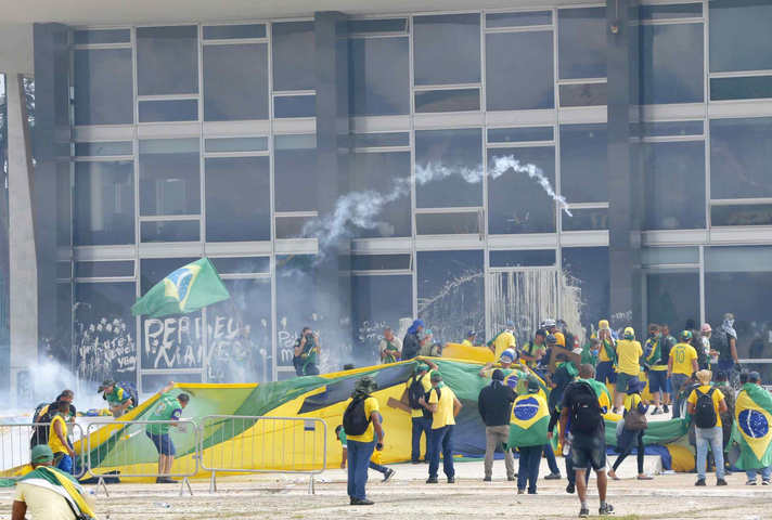 Bolsonaro e outros condenados da trama golpista irão dividir multa de R$ 30 milhões com demais responsabilizados pelo 8 de janeiro